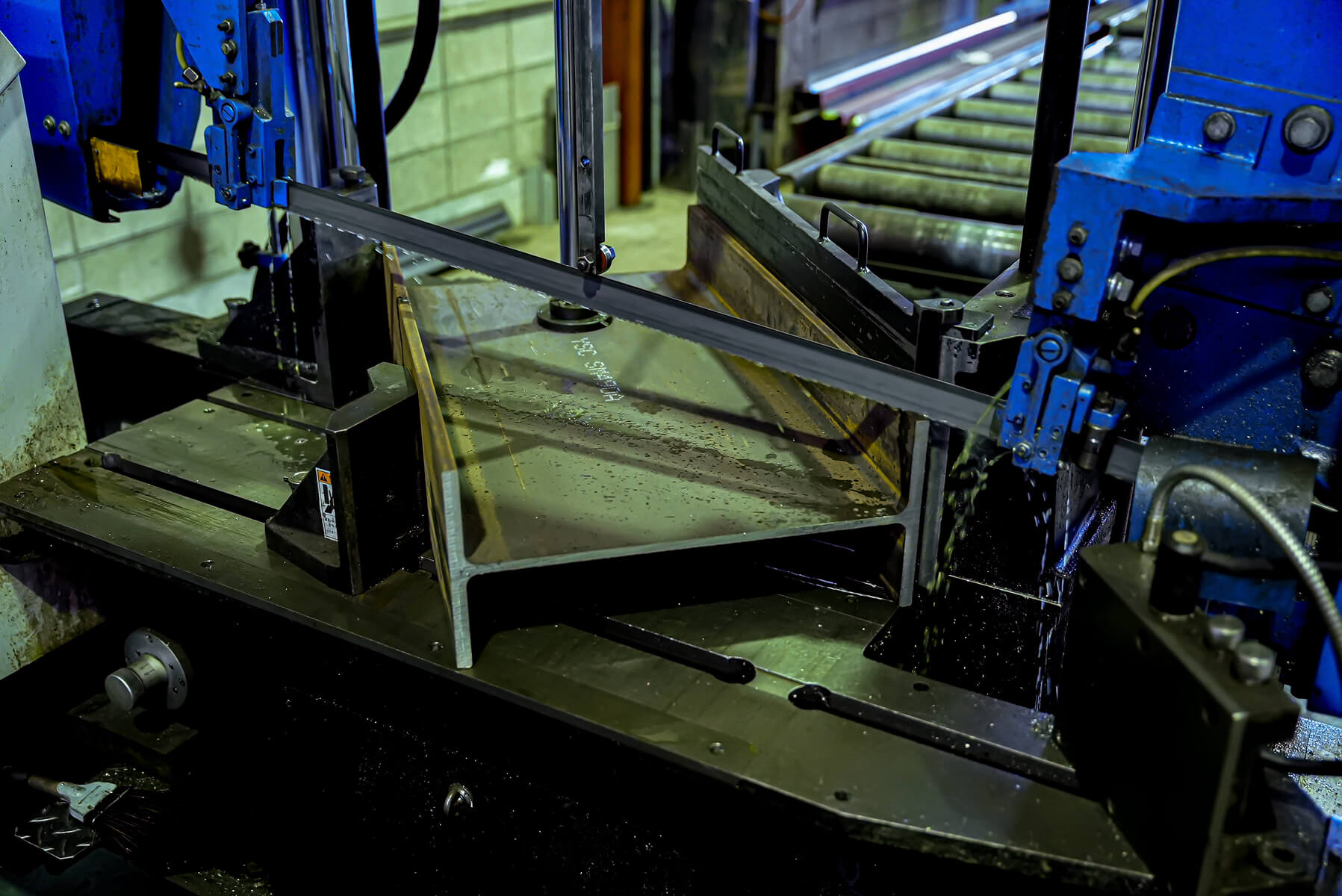 斜め切断専用ノコ切断機のイメージ